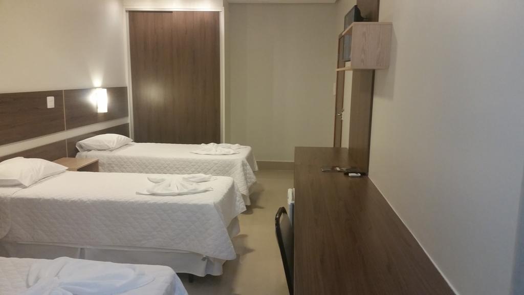 Kamur Plaza Hotel Goianesia Phòng bức ảnh