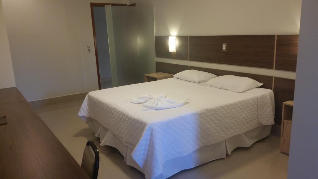 Kamur Plaza Hotel Goianesia Phòng bức ảnh